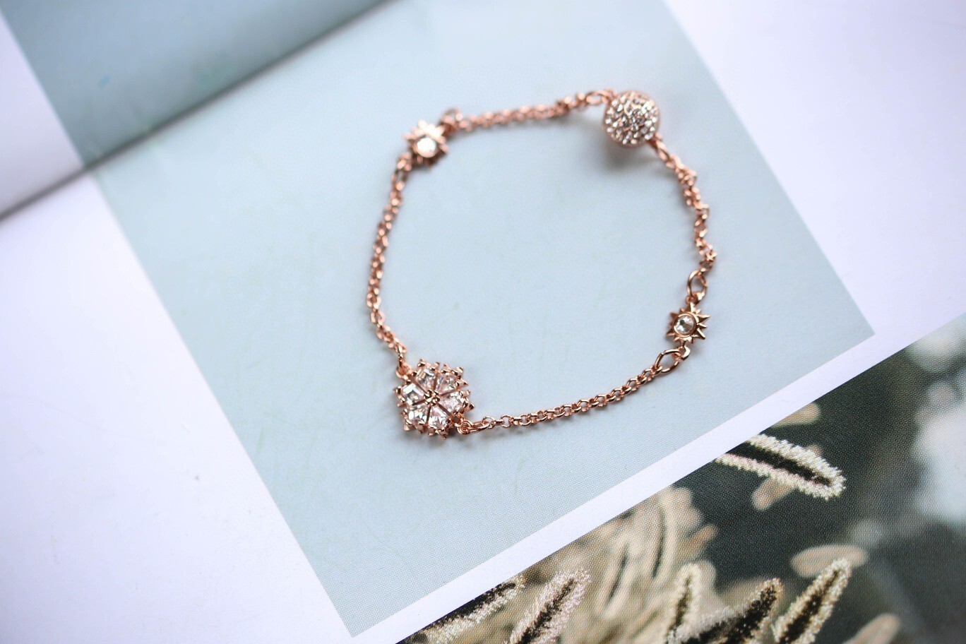 Elegant Rose Gold Sparkling Flower Crystal Bracelet for Women