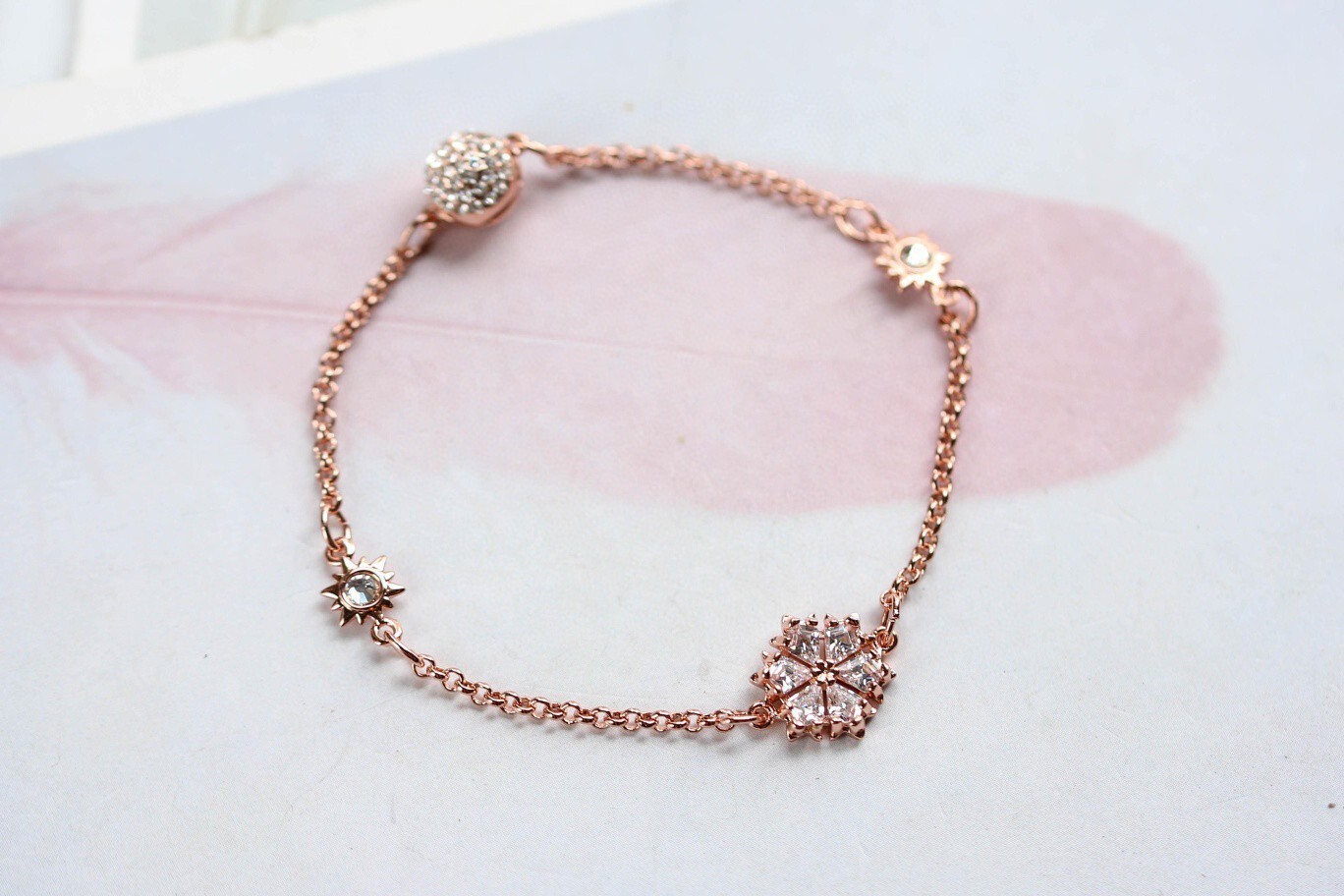 Elegant Rose Gold Sparkling Flower Crystal Bracelet for Women