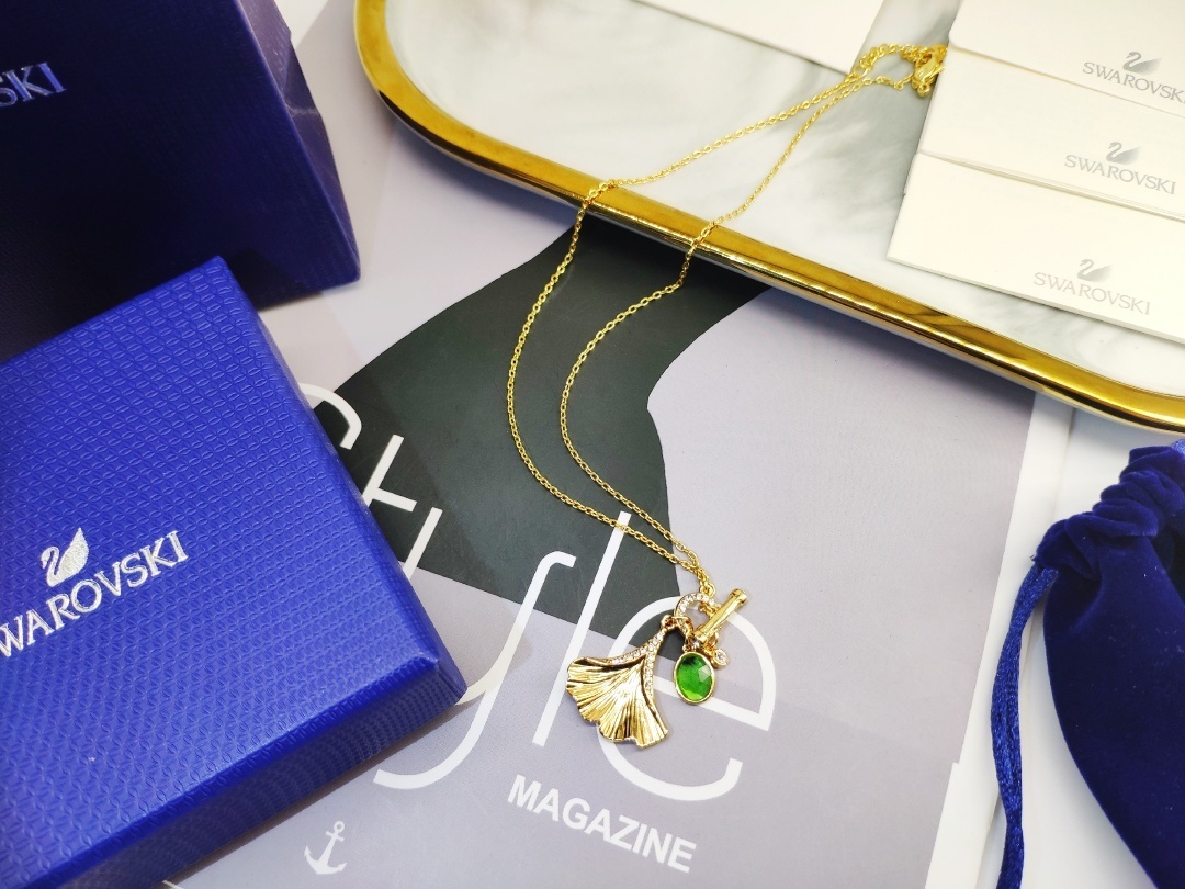 Elegant Swarovski Iconic Swan Gold-Tone Crystal Necklace