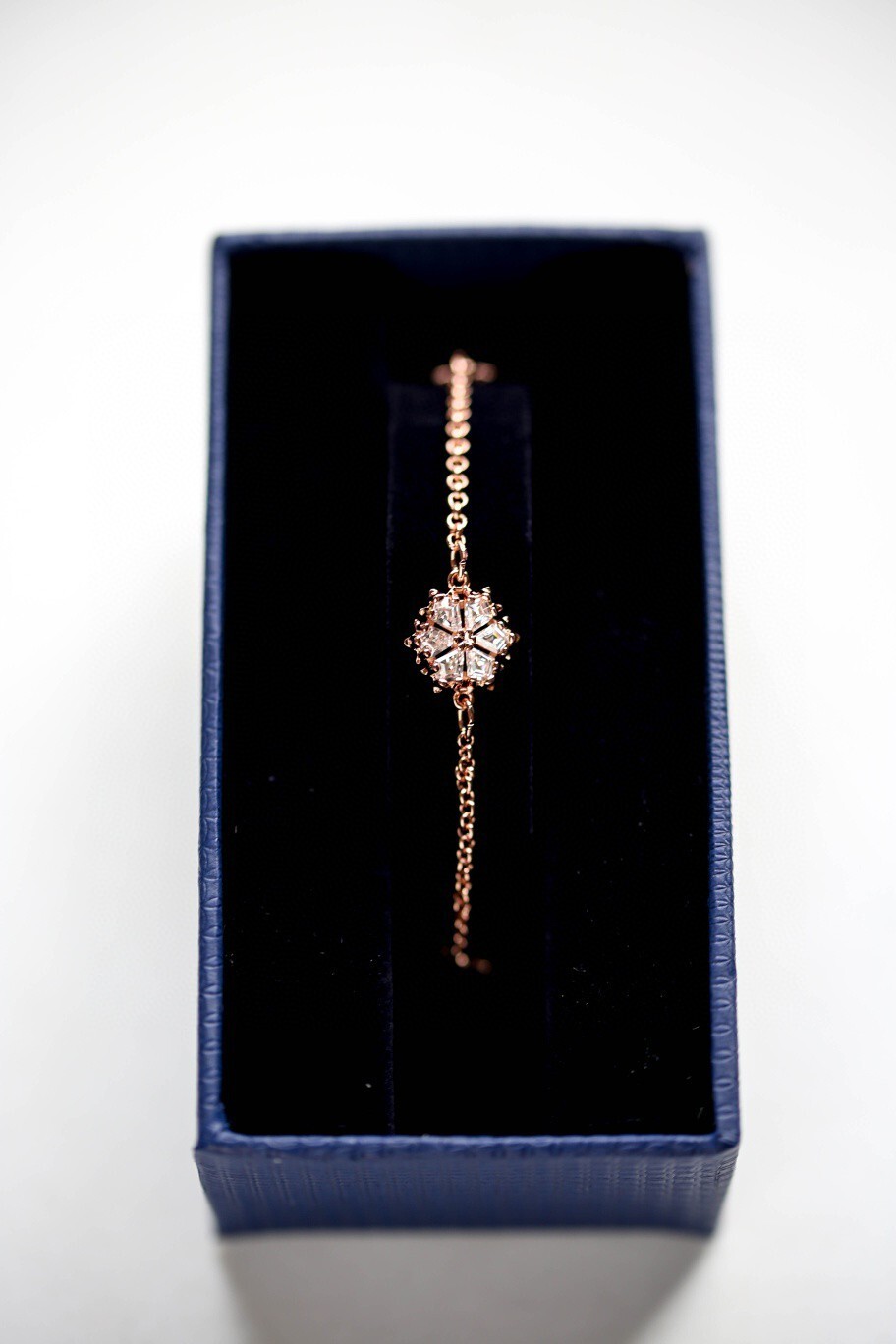 Elegant Rose Gold Sparkling Flower Crystal Bracelet for Women