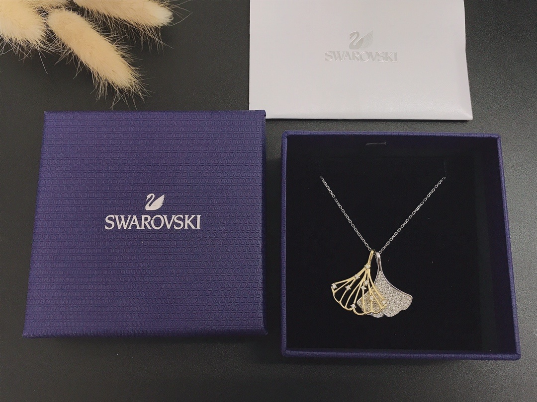 Swarovski Stunning Ginkgo Leaf Necklace – Crystal Mixed Metal Finish