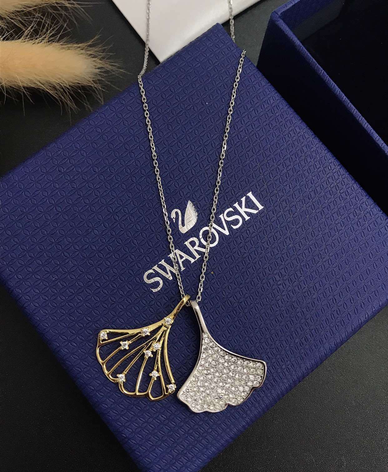 Swarovski Stunning Ginkgo Leaf Necklace – Crystal Mixed Metal Finish