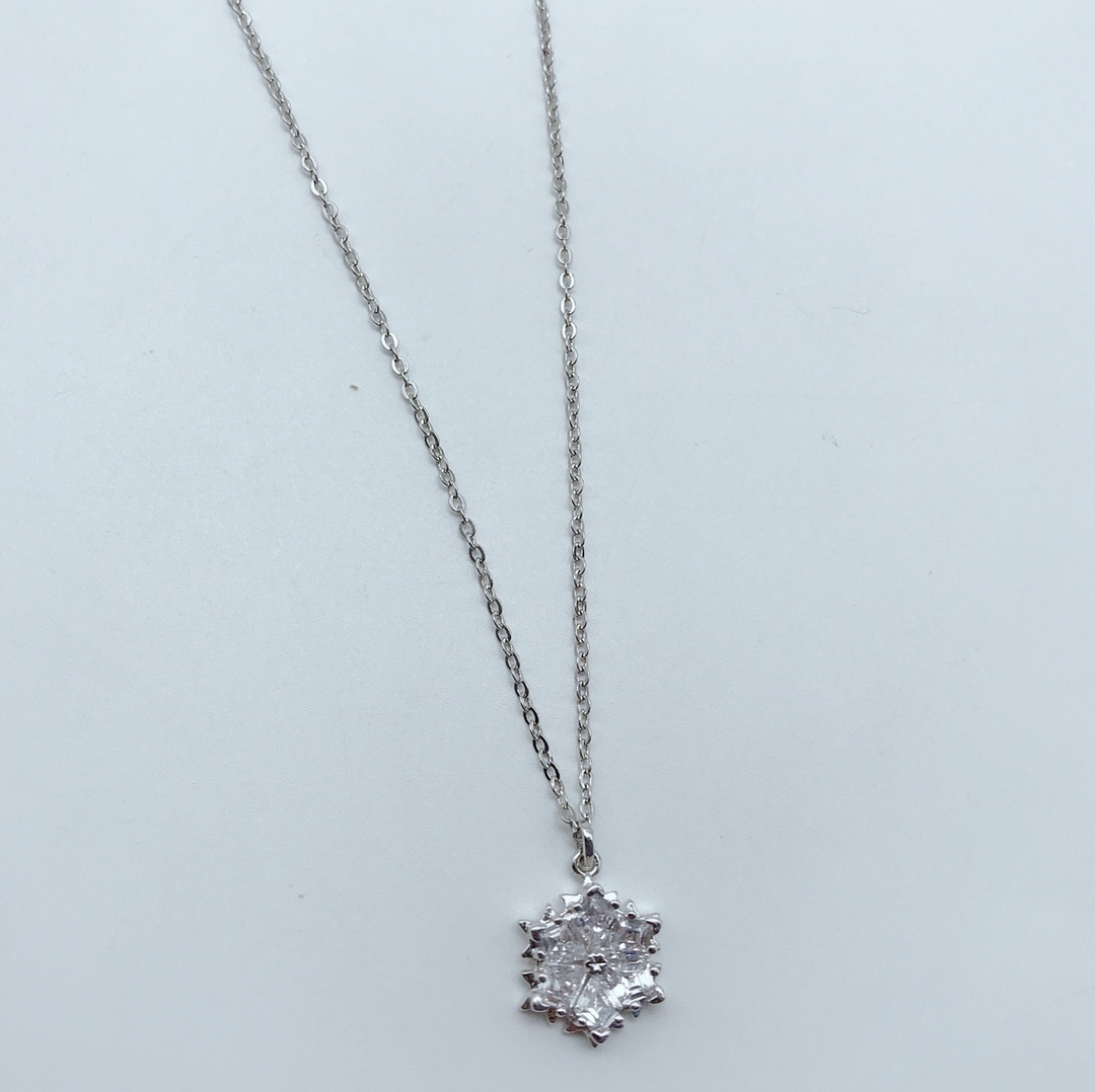 Elegant Snowflake Crystal Pendant Necklace in Silver Tone