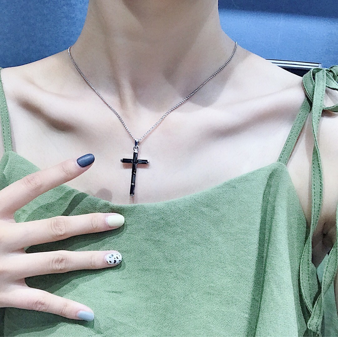 Black Crystal Cross Silver Necklace – Elegant Pendant