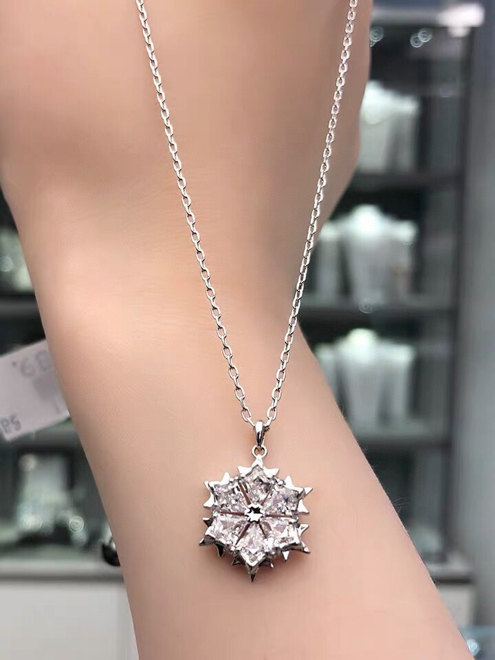 Elegant Snowflake Crystal Pendant Necklace in Silver Tone