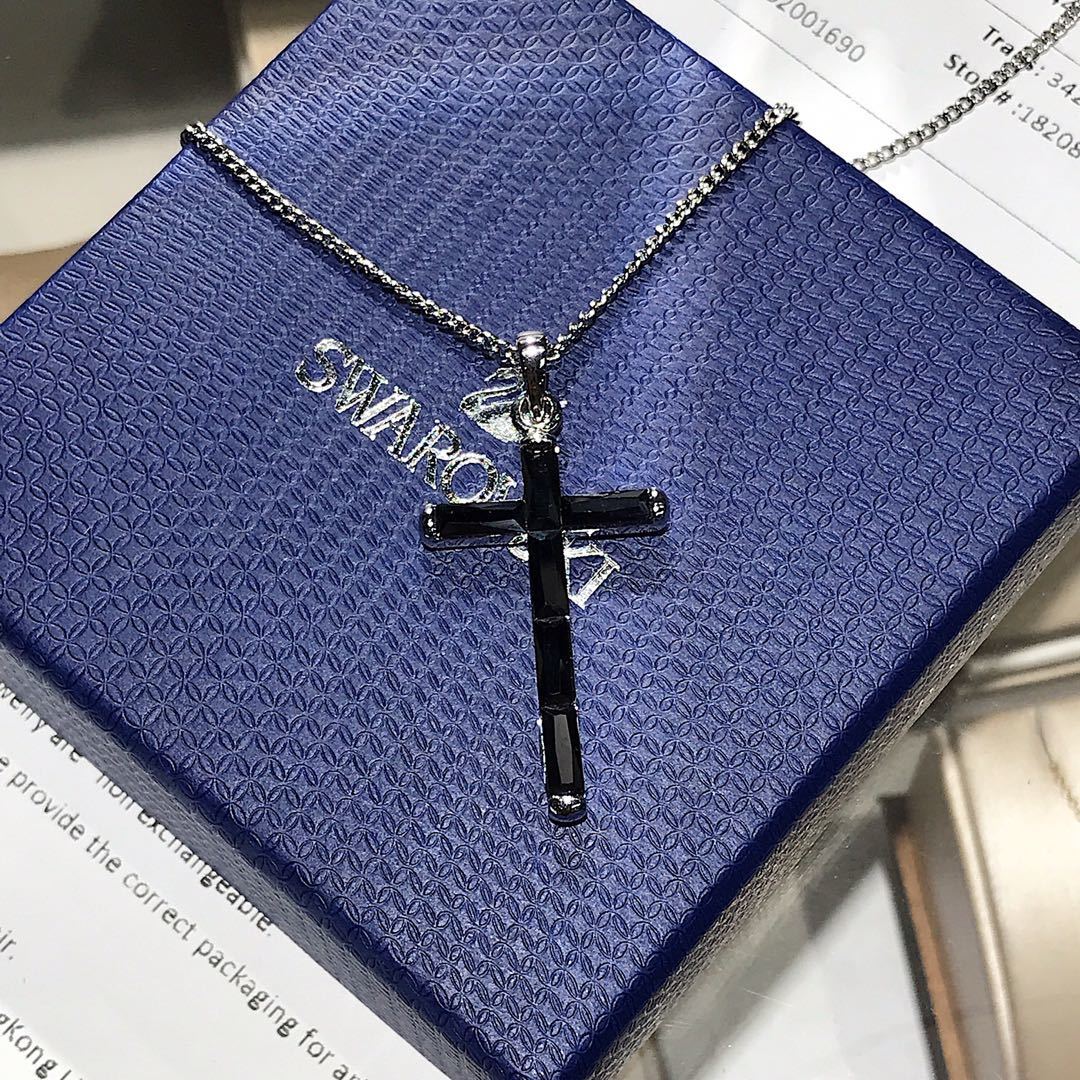 Elegant Black Cross Pendant Necklace for Women – Minimalist Style