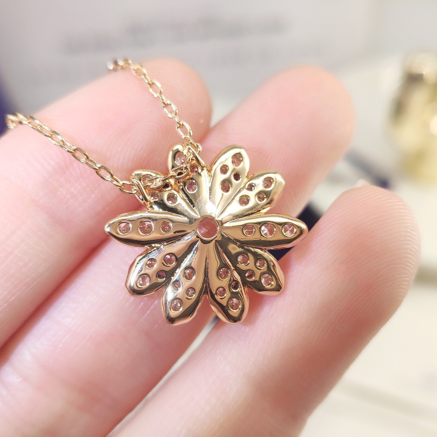 Elegant Rose Gold Sunflower Crystal Pendant Necklace for Women