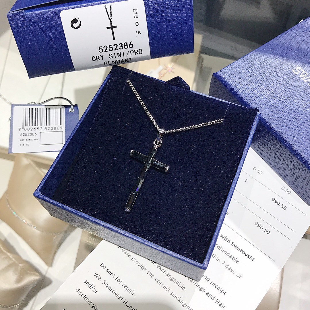 Elegant Black Cross Pendant Necklace for Women – Minimalist Style