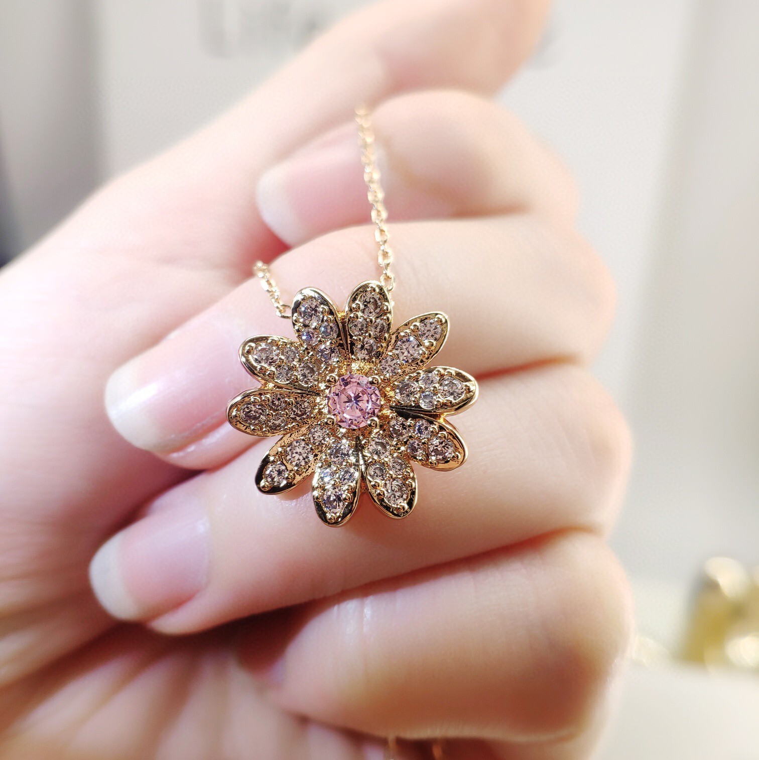 Elegant Rose Gold Sunflower Crystal Pendant Necklace for Women