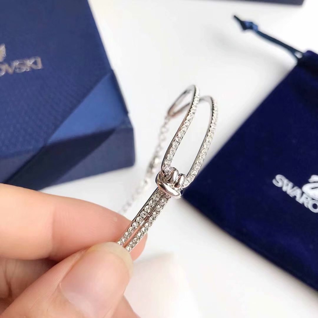 Swarovski Iconic Swan Necklace – Rhodium Plated Crystal Pendant