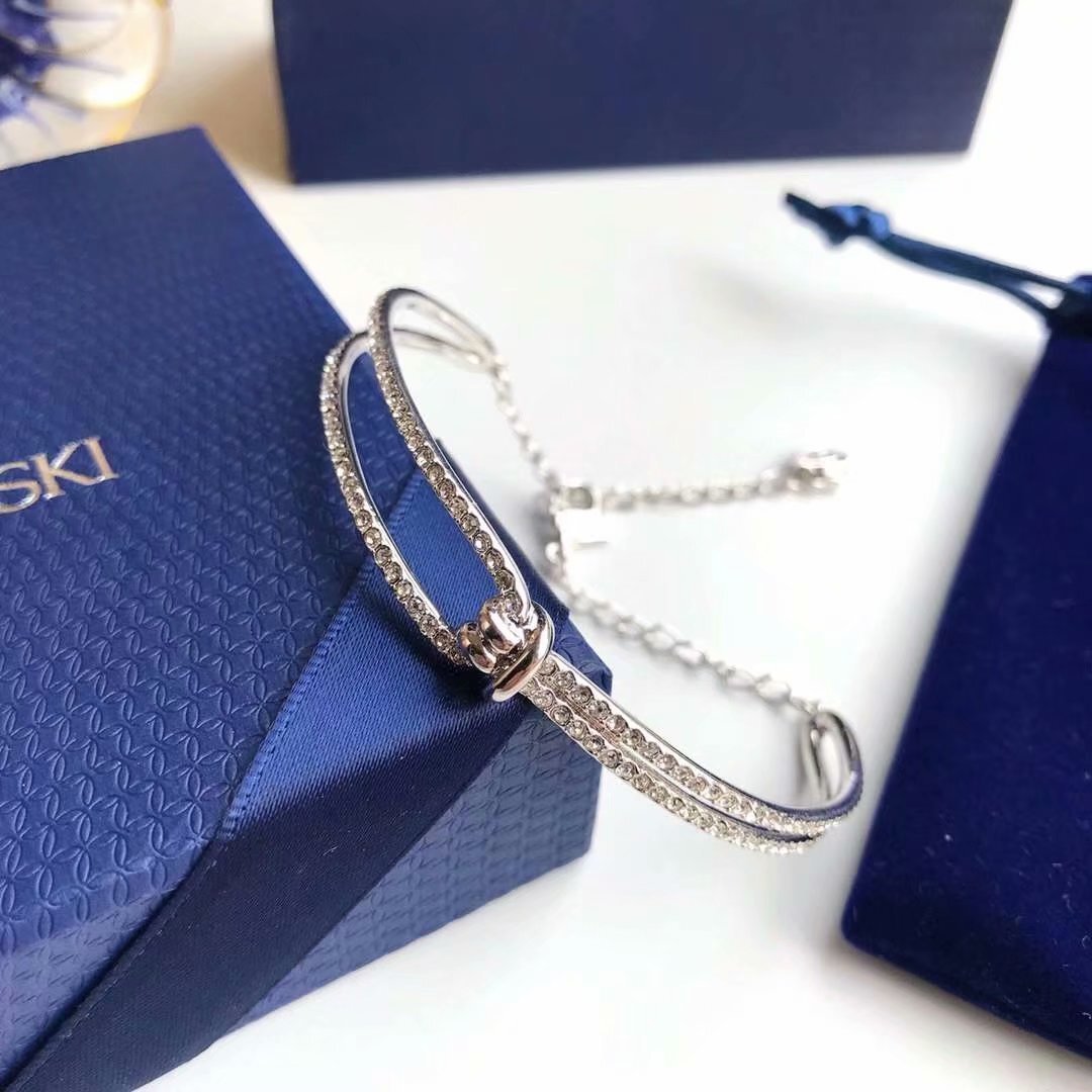 Swarovski Iconic Swan Necklace – Rhodium Plated Crystal Pendant