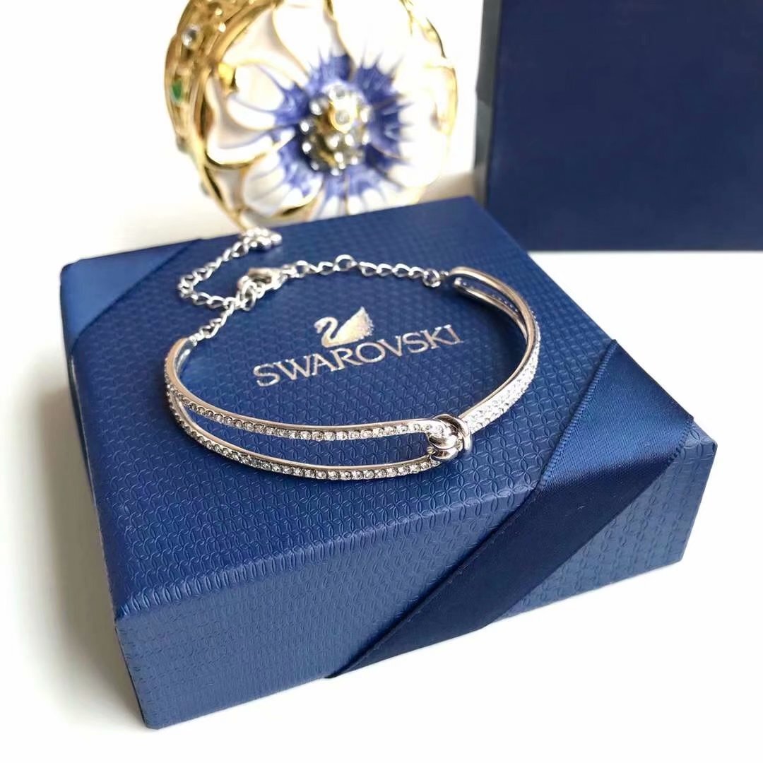 Swarovski Iconic Swan Necklace – Rhodium Plated Crystal Pendant