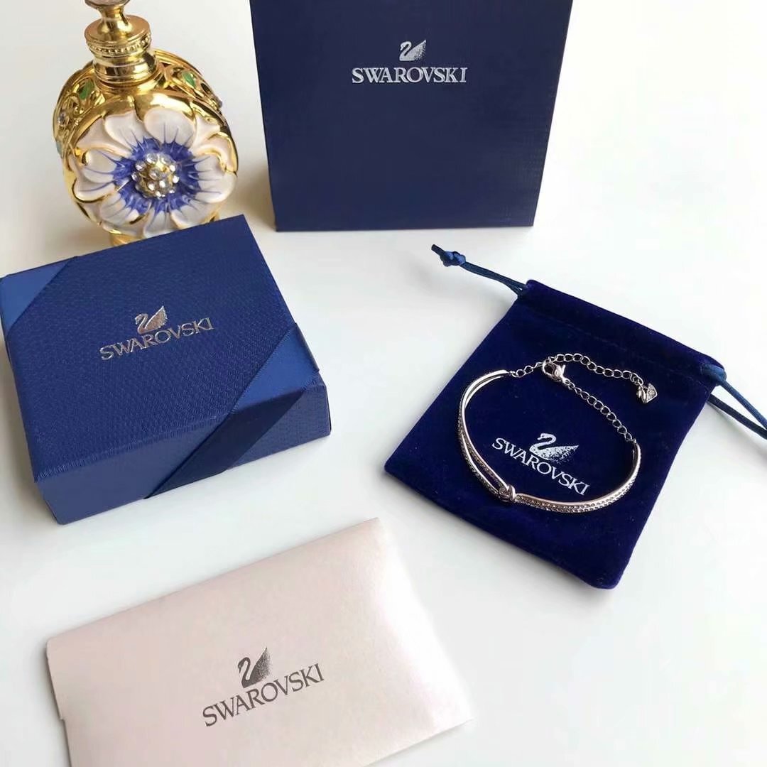 Swarovski Iconic Swan Necklace – Rhodium Plated Crystal Pendant