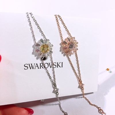 Daisy Bloom Premium Bracelet with Swarovski Crystals