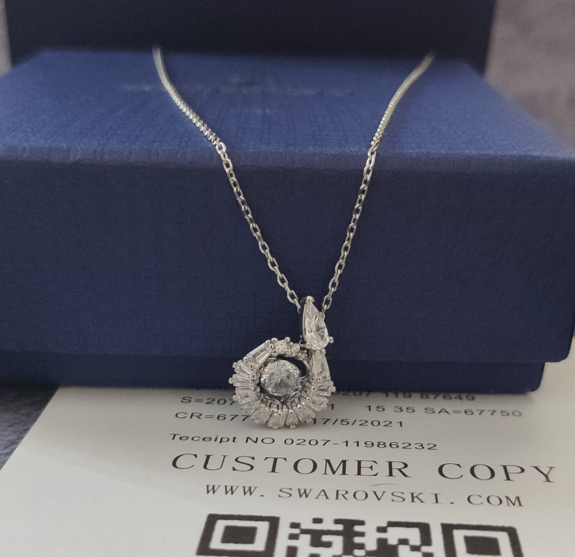 Swarovski Silver Crystal Spiral Necklace – Elegant Design