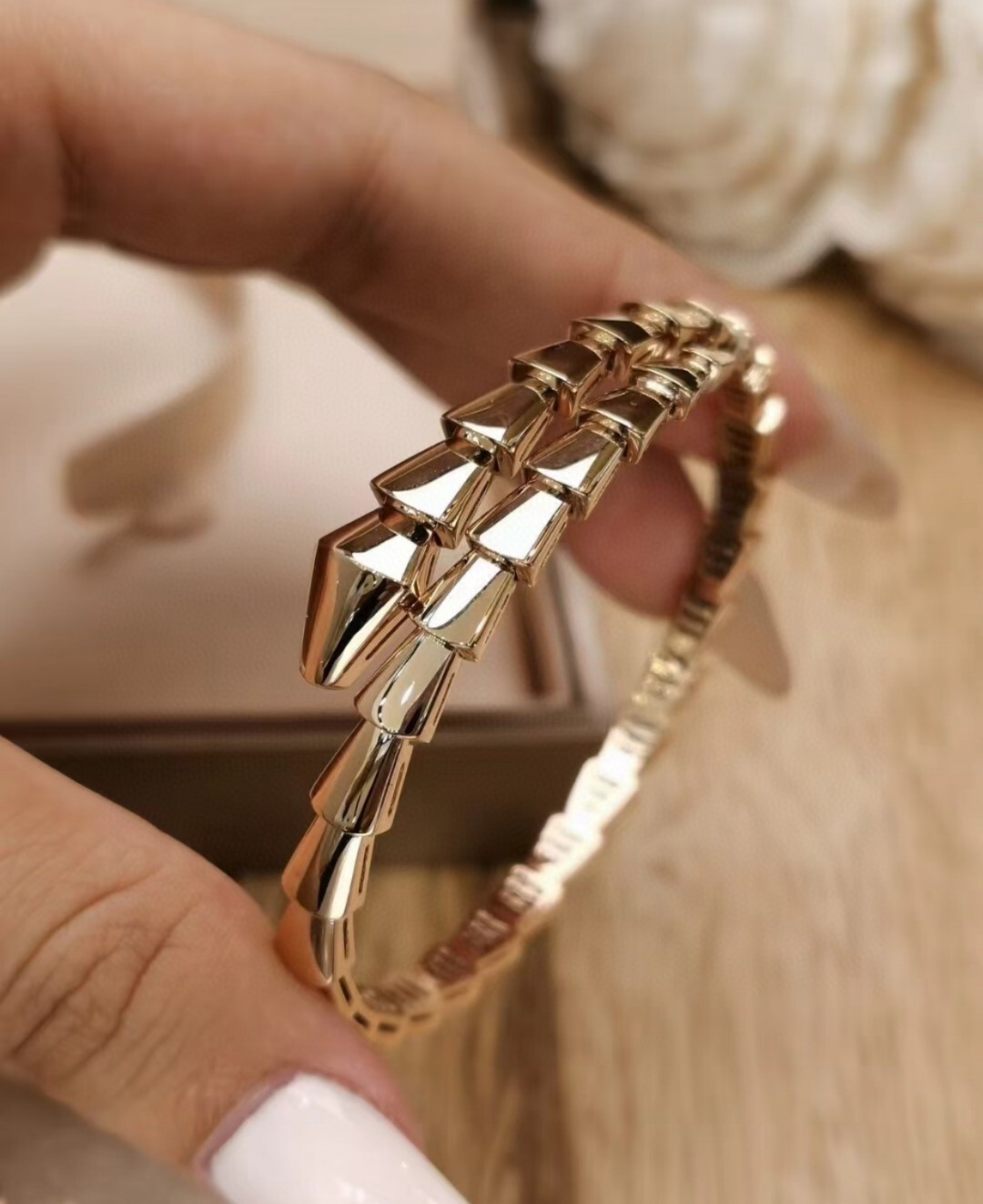 Golden Serpent Bracelet – Premium Quality, Elegant Design