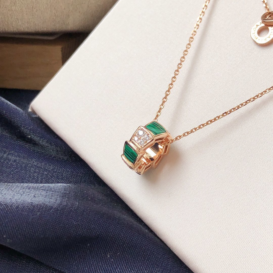 Bvlgari Rose Gold Malachite Necklace – Diamond Accents