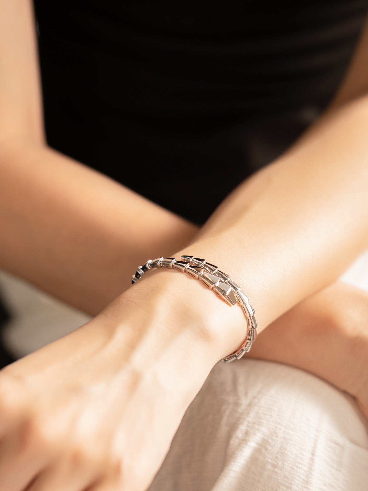 Silver Serpent Bangle – Premium Quality Bracelet