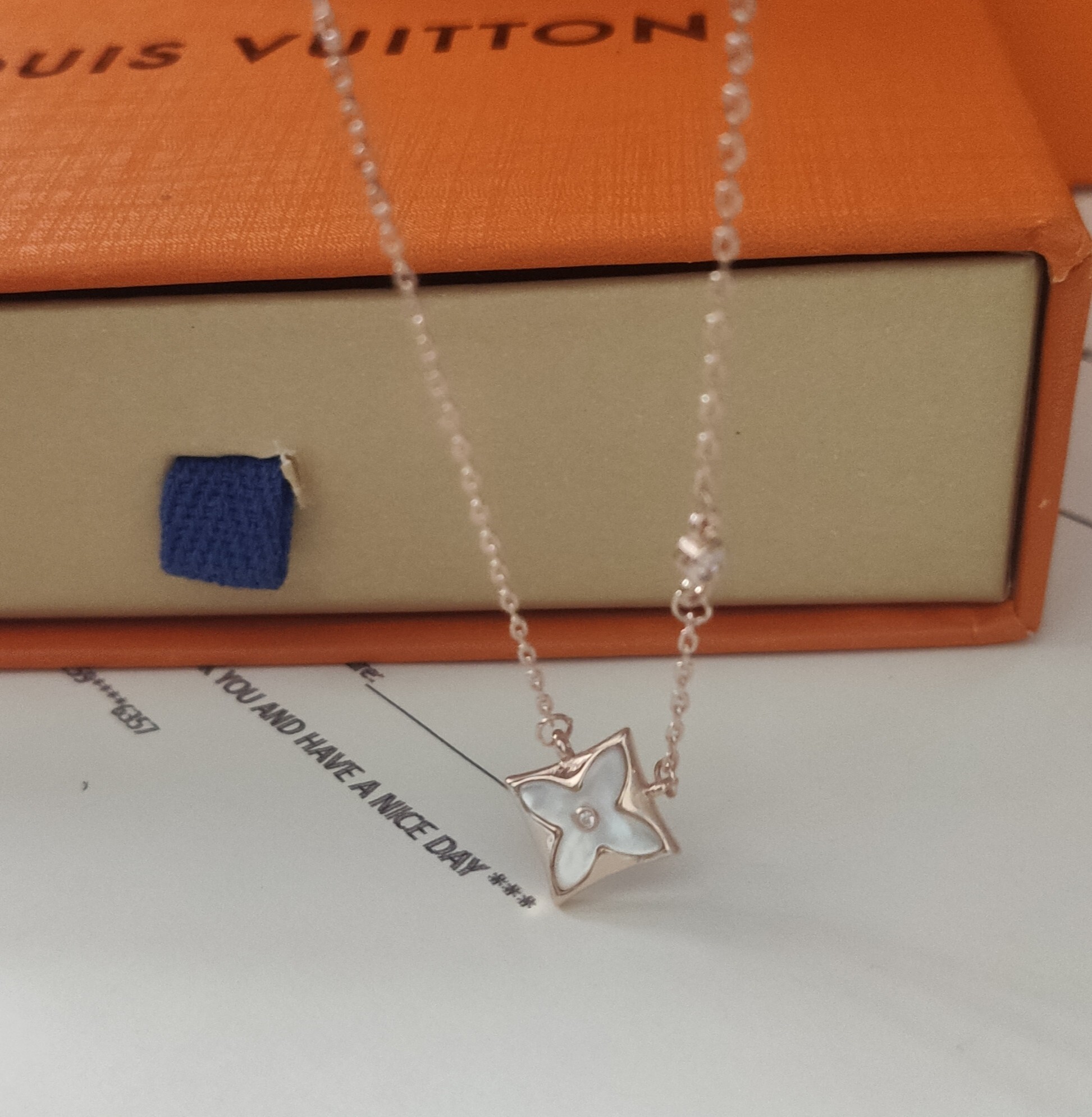LV Rose Gold Clover Necklace – LV Rose Gold White Clover Necklace