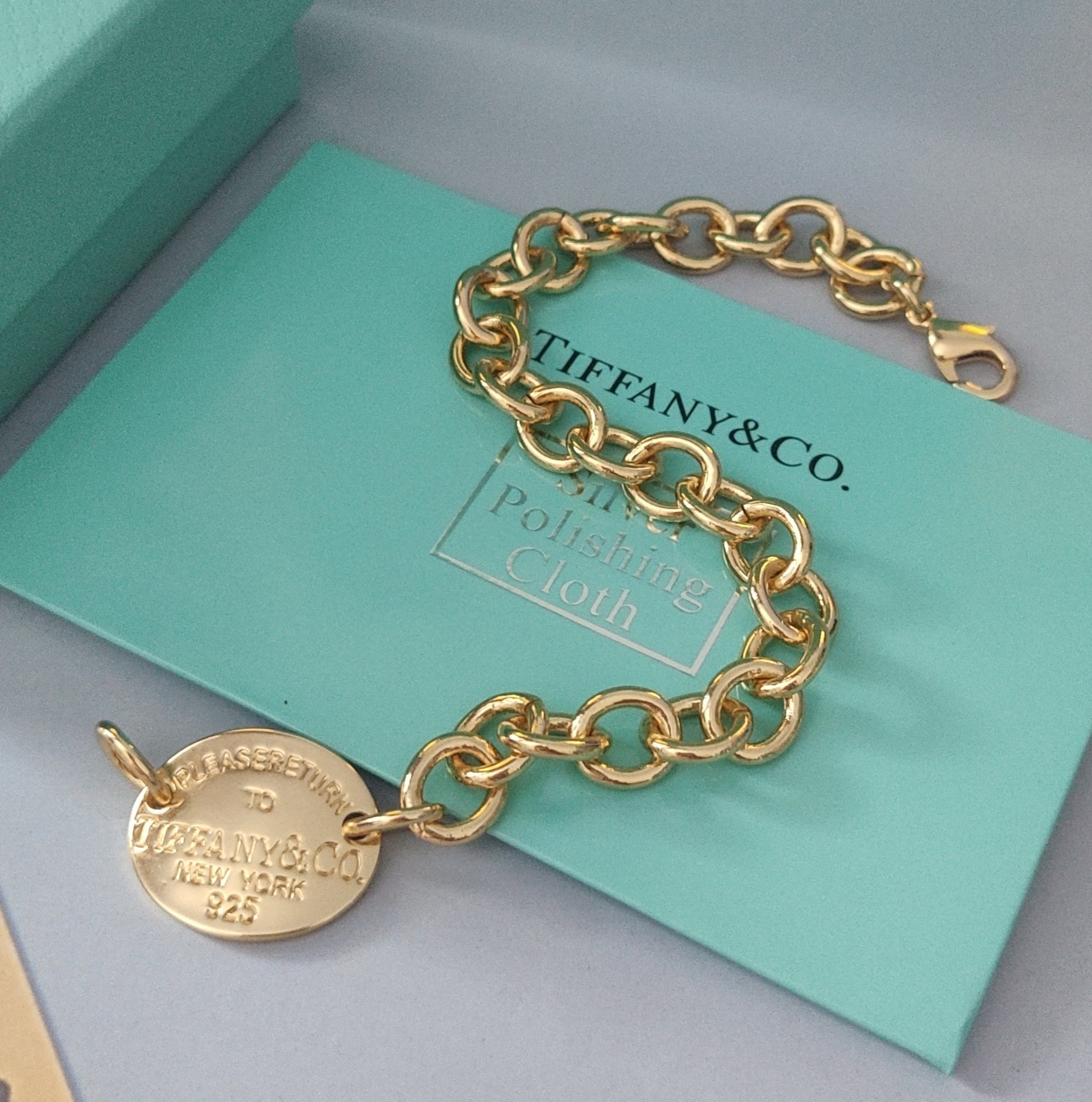 Gold Chain Link Bracelet with Tag – Premium Quality