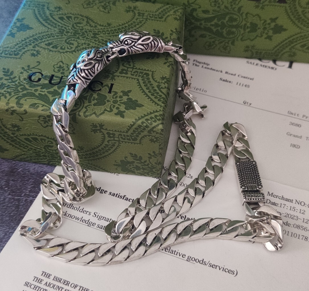 Gucci Silver Lion Head Chain Necklace – Statement Piece