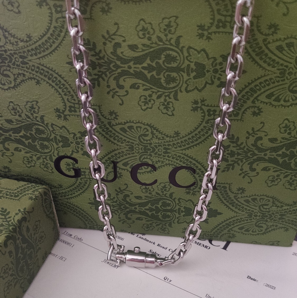 Gucci Silver Chain Link Necklace – Chunky Unisex Design