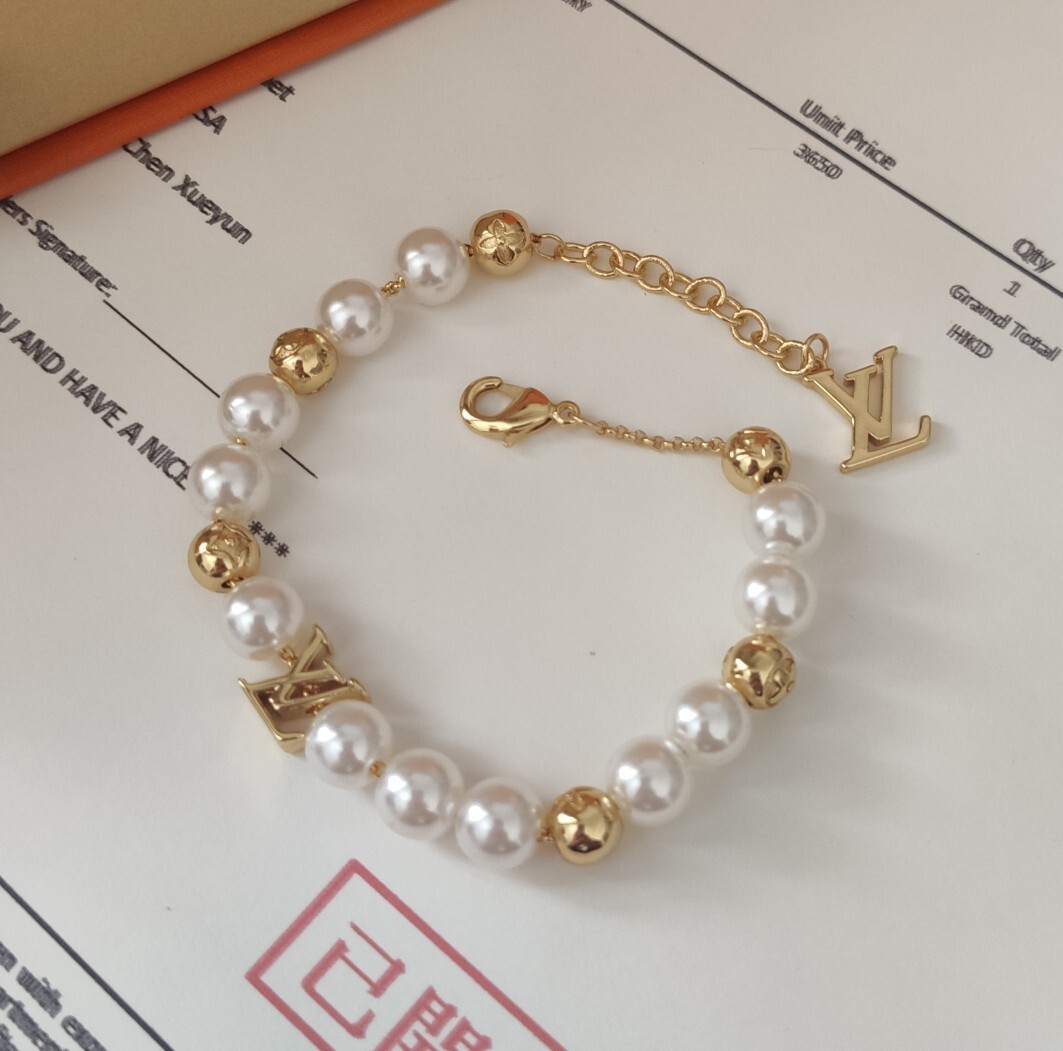 Pearl & Gold Charm Bracelet – Premium Quality