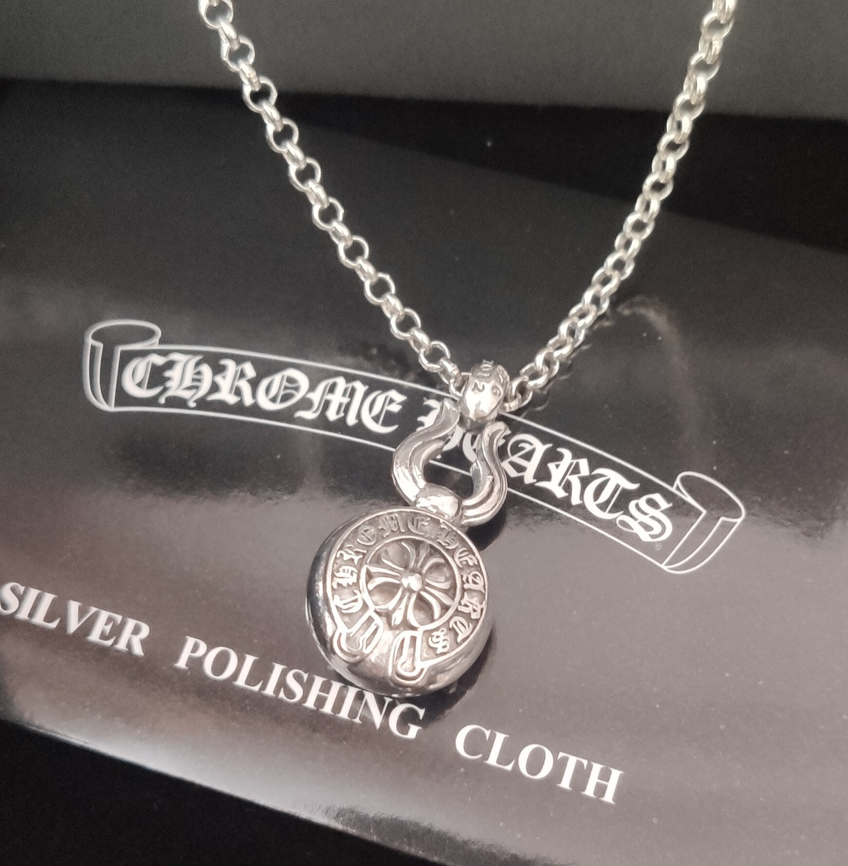 Chrome Hearts Silver Round Charm Necklace – Classic Design