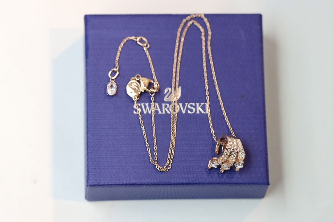 Swarovski Rose Gold Elephant Pendant Necklace – Crystal Accents