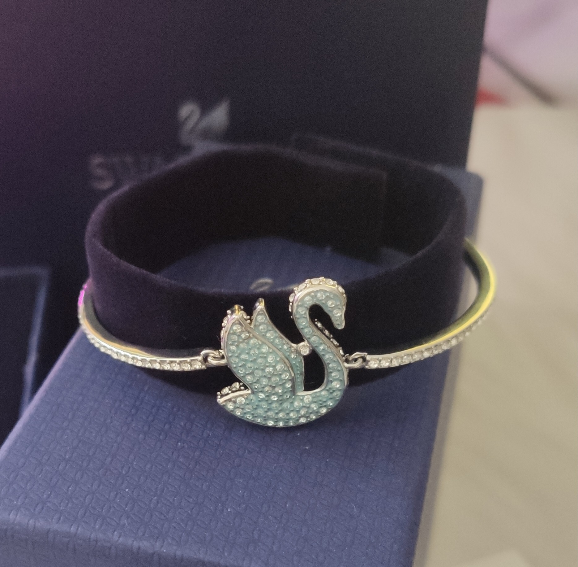 Swarovski Swan Bangle – Premium Crystal Bracelet