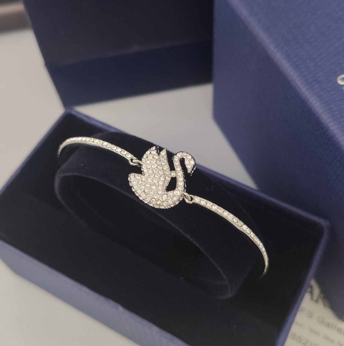 Swarovski Swan Bracelet – Premium Crystal Elegance