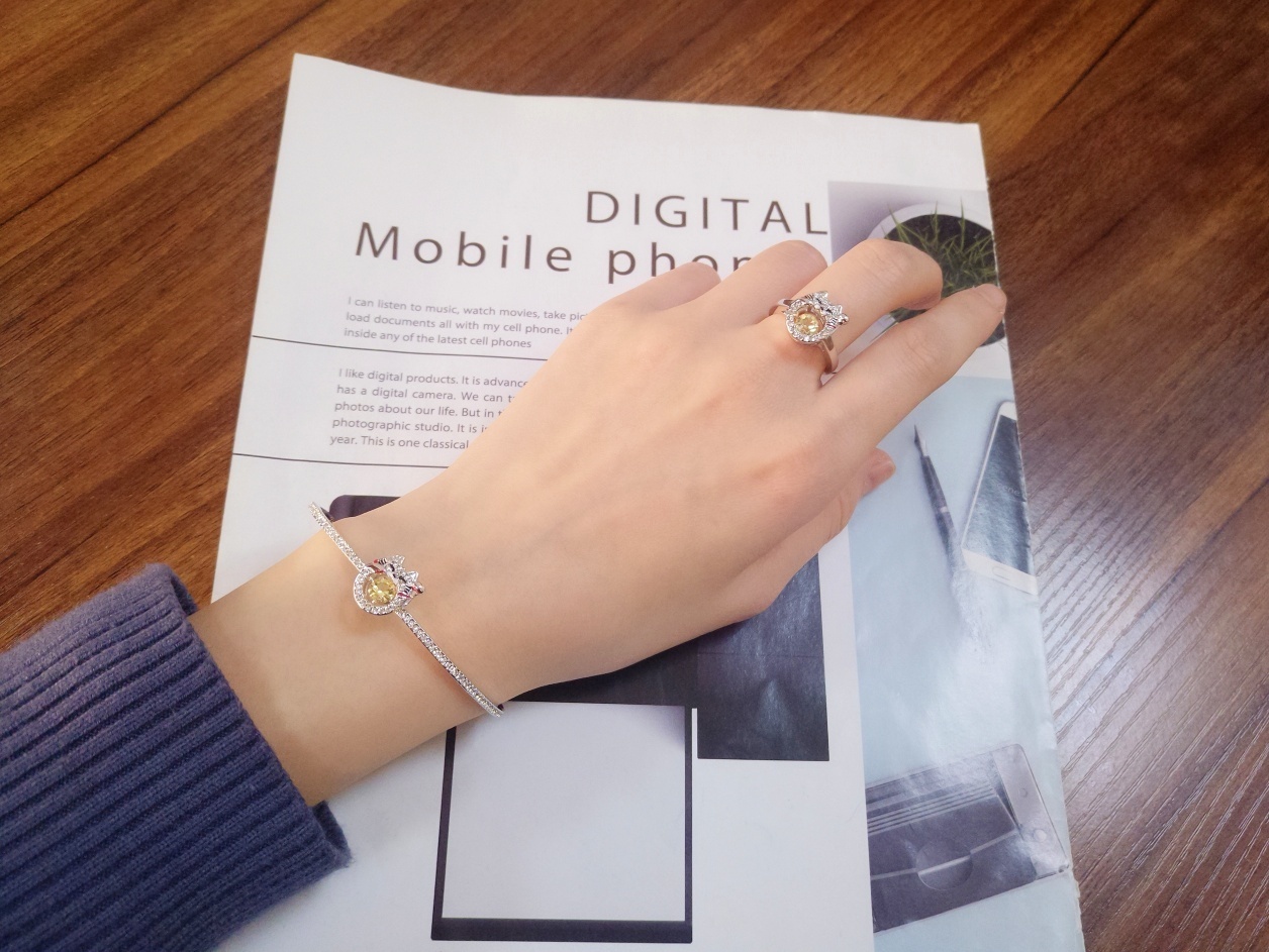 Premium Kitty Bracelet – Sparkle & Shine!