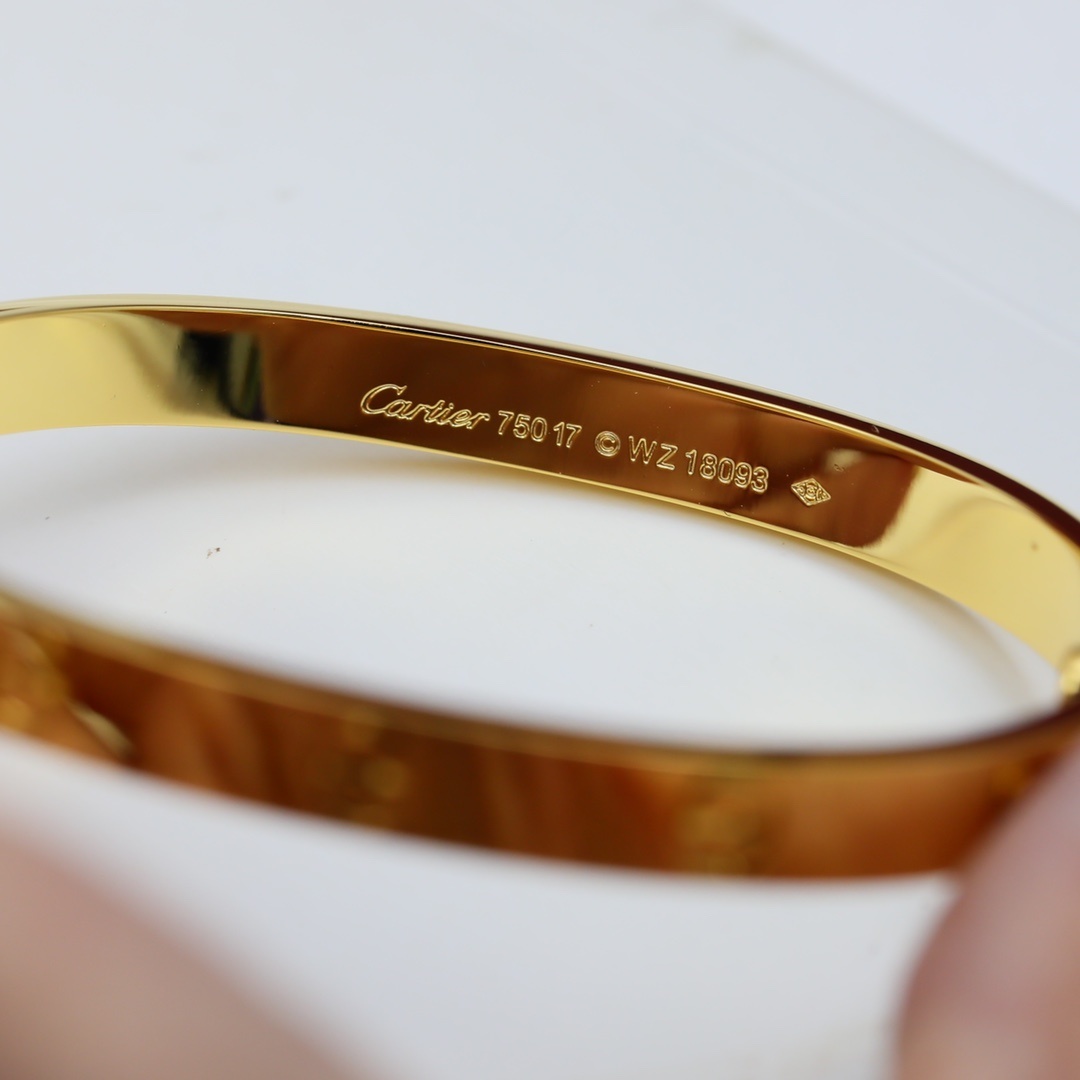 Cartier Love Bracelet – 18K Yellow Gold Luxury Bangle with Box