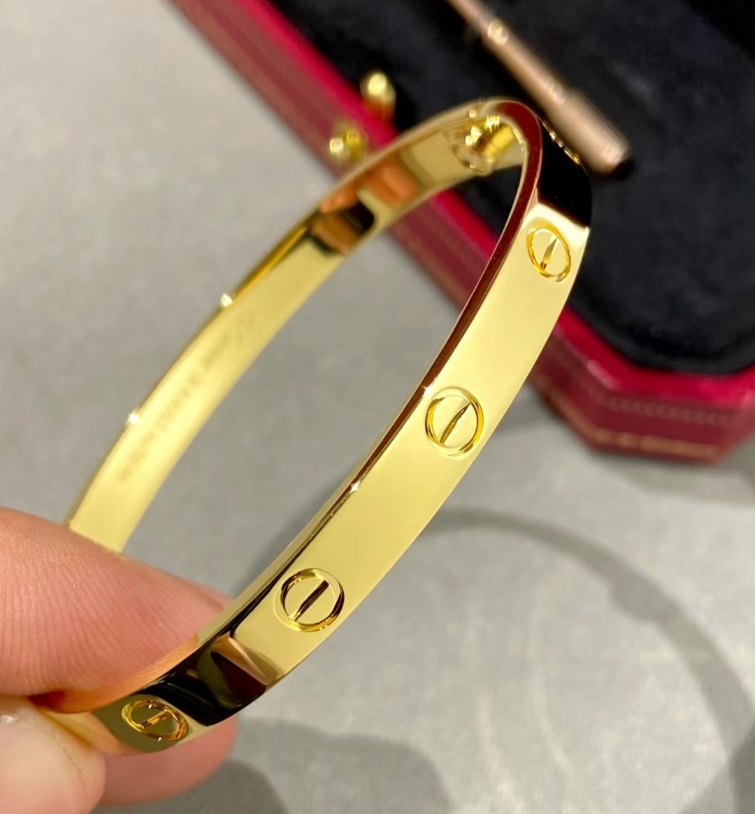 Cartier Love Bracelet – 18K Yellow Gold Luxury Bangle with Box