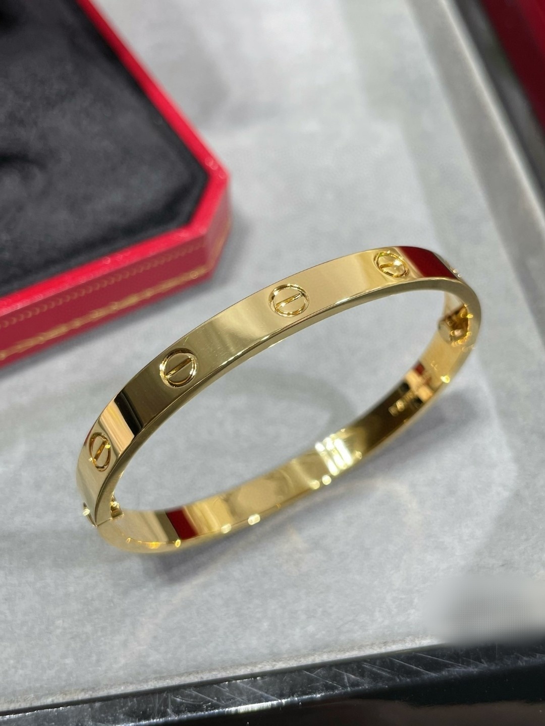 Cartier Love Bracelet – 18K Yellow Gold Luxury Bangle with Box
