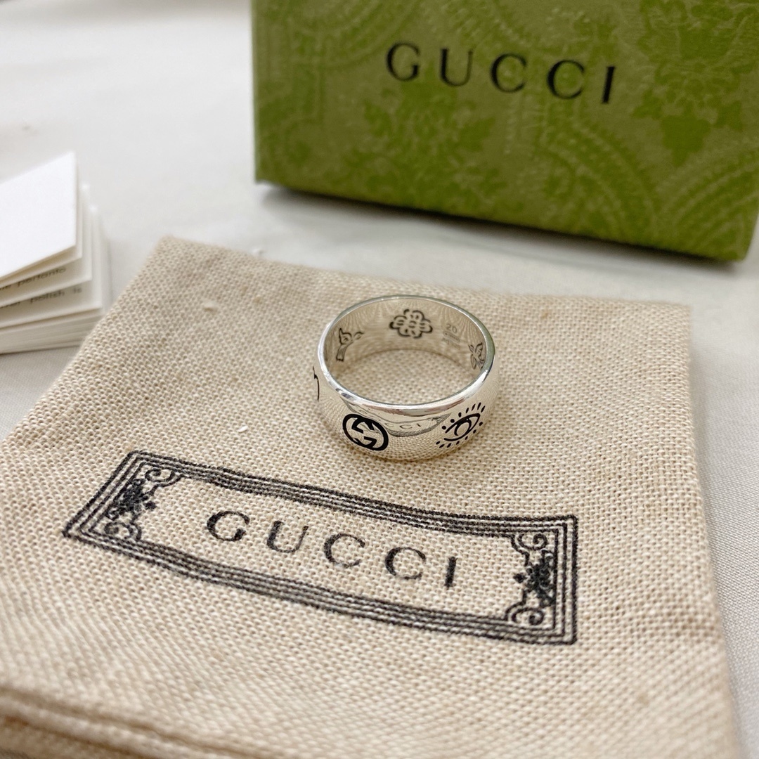 Gucci Silver Engraved Icon Ring