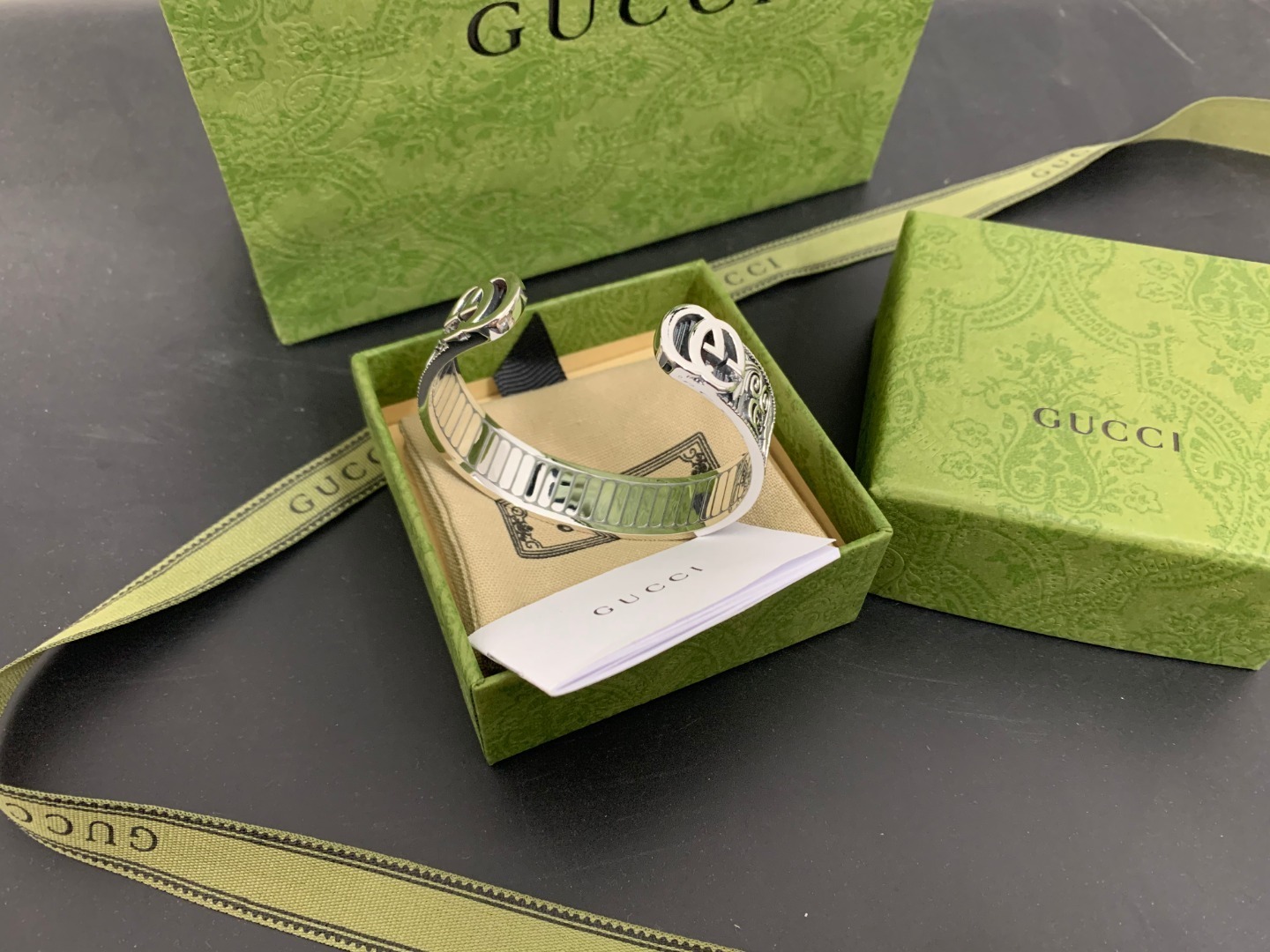 Gucci Premium Silver Cuff Bracelet – Iconic Style