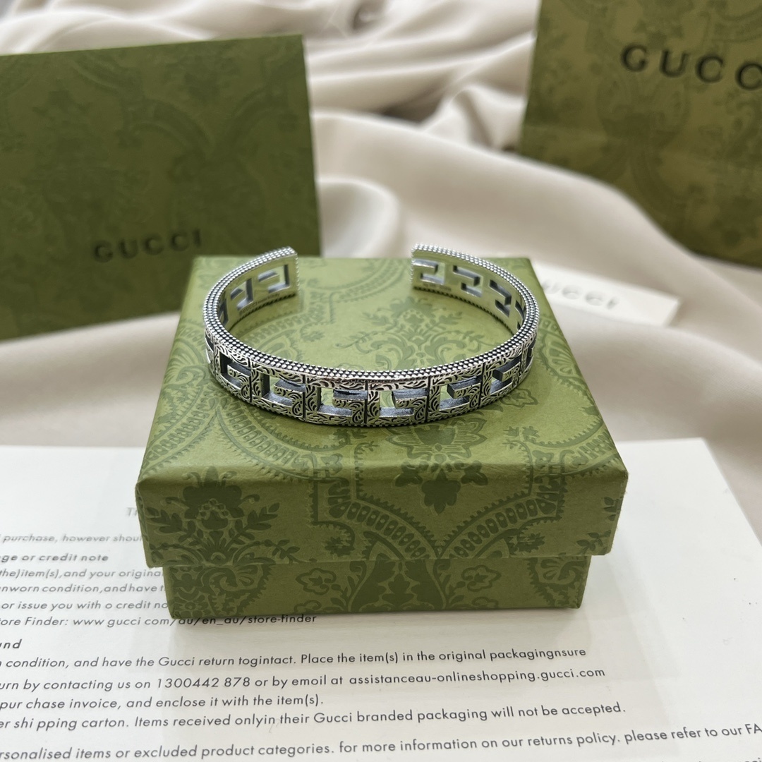 Gucci Silver-Tone Cuff Bracelet – Premium Quality