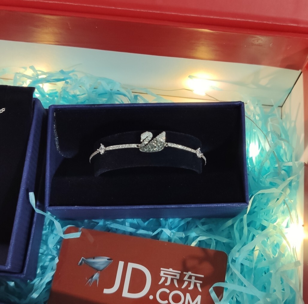 Swan Crystal Bracelet – Premium Quality