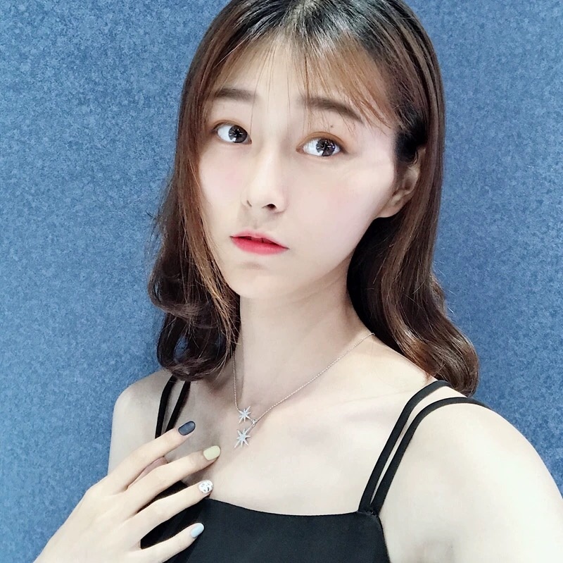 Silver Starburst Pendant Necklace – Delicate Sparkle