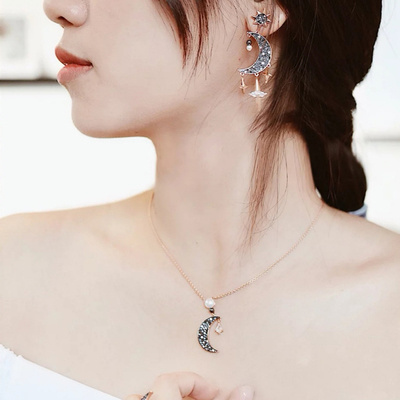 Rose Gold Crescent Moon Necklace – Celestial Charm