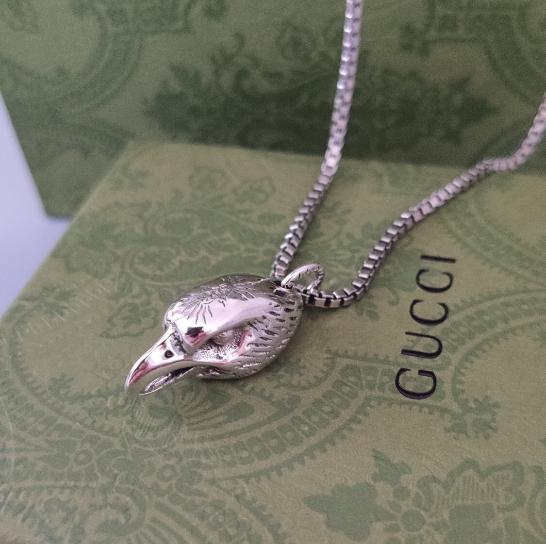Gucci Silver Eagle Pendant Necklace – Bold Design