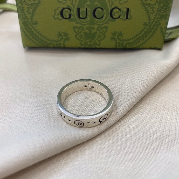 Gucci Silver Ghost Ring – Engraved Band