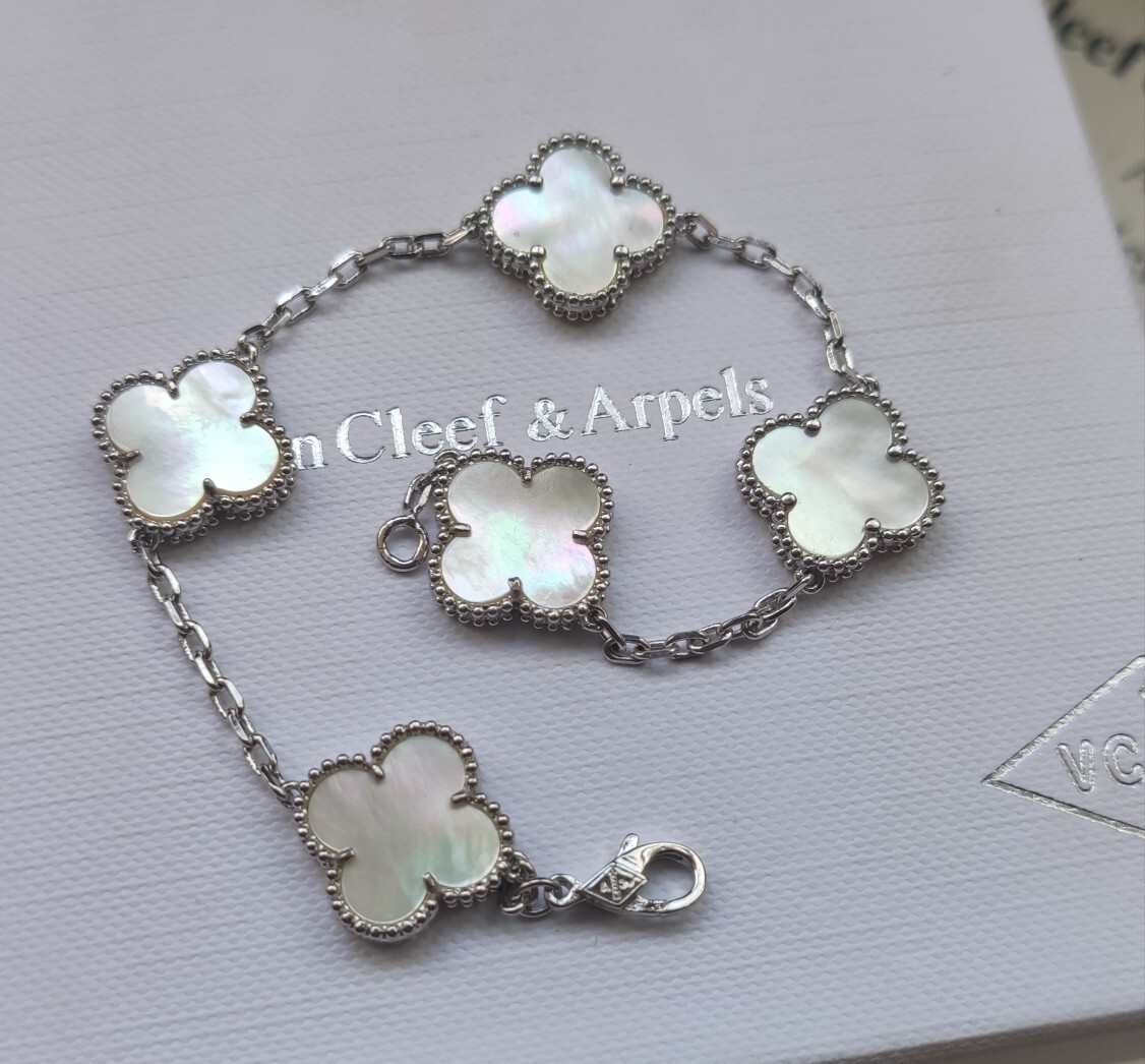 Premium Clover Bracelet – Mother of Pearl & Silver
