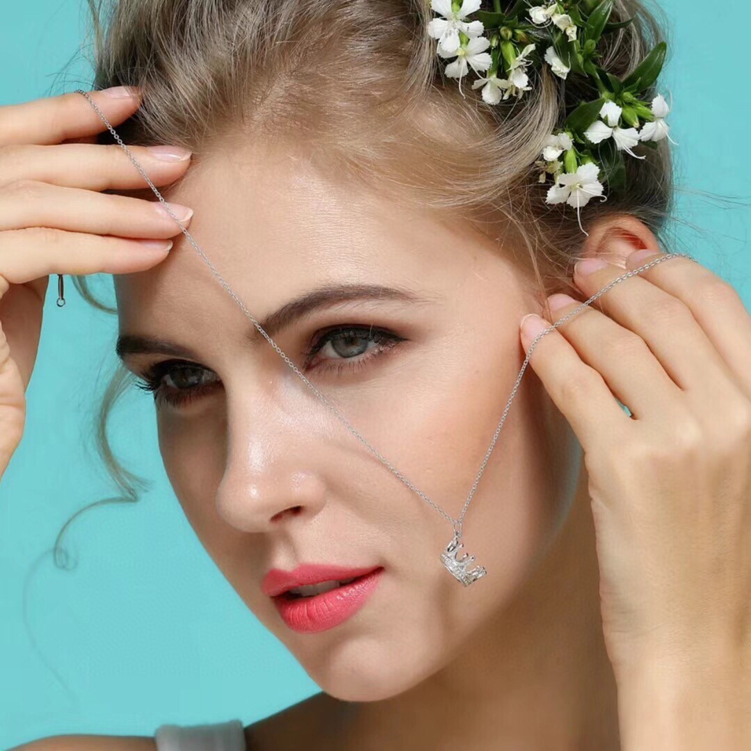 Tiffany Silver Crown Pendant Necklace – Delicate Design