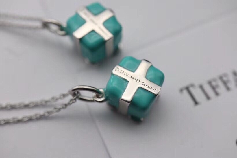 Tiffany Turquoise Gift Box Pendant – Tiffany & Co. Turquoise Gift Box
