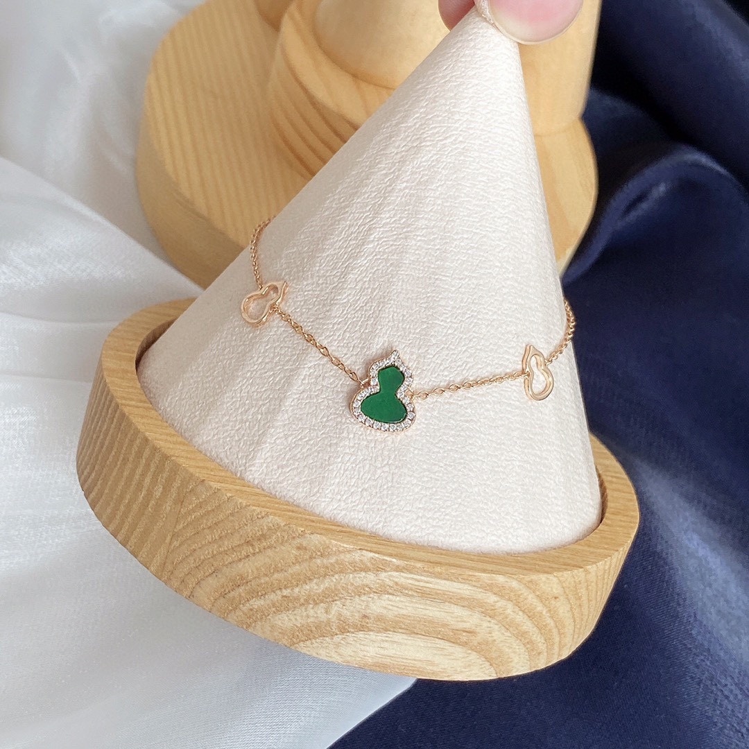 Elegant Gourd Charm Bracelet – Premium Quality