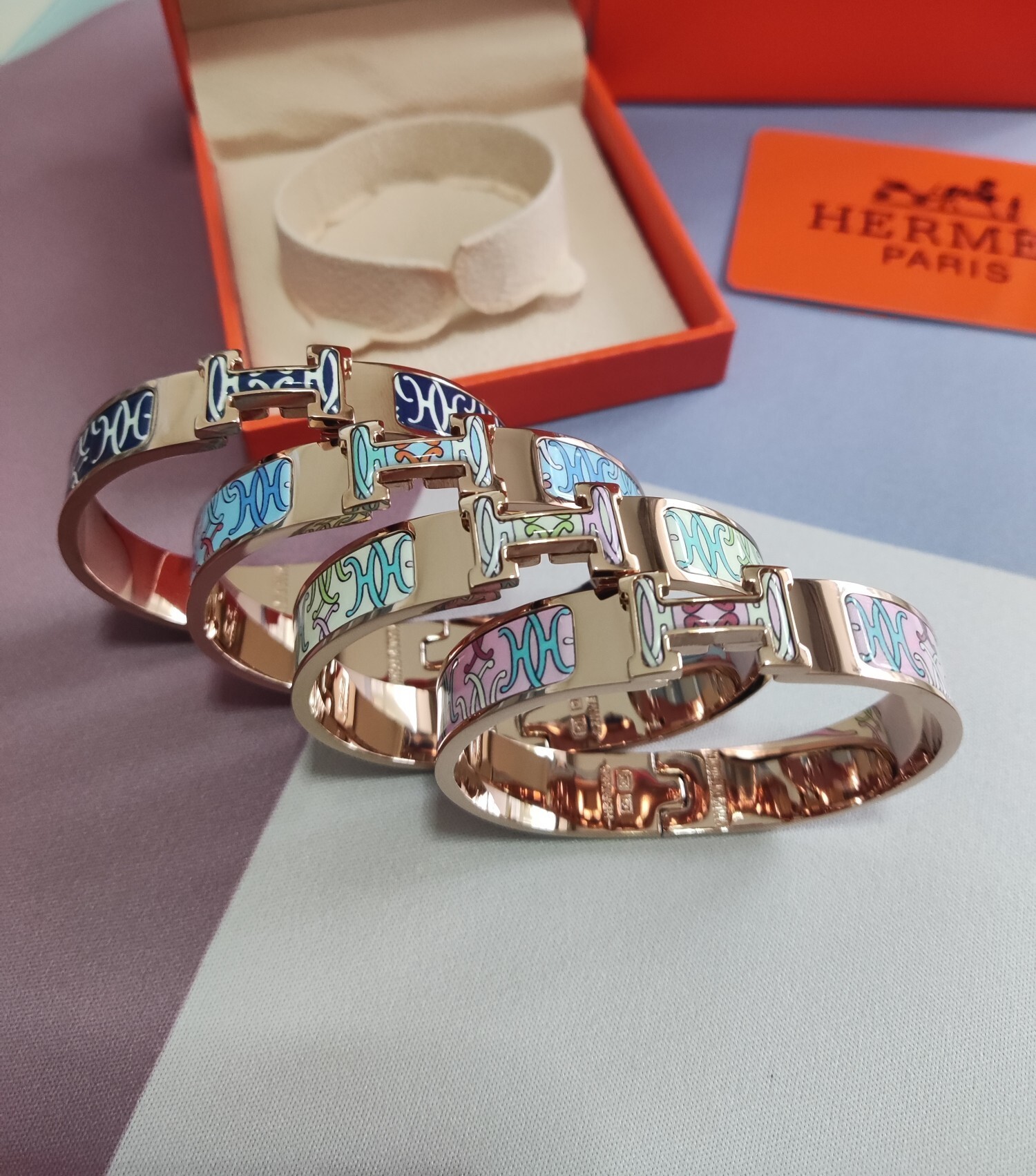 Premium Enamel Hinge Bangle Bracelet – Rose Gold