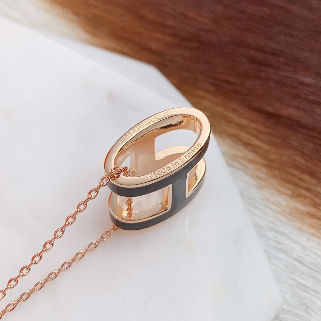 Hermès Rose Gold H Necklace – Hermès Rose Gold & Black Enamel H