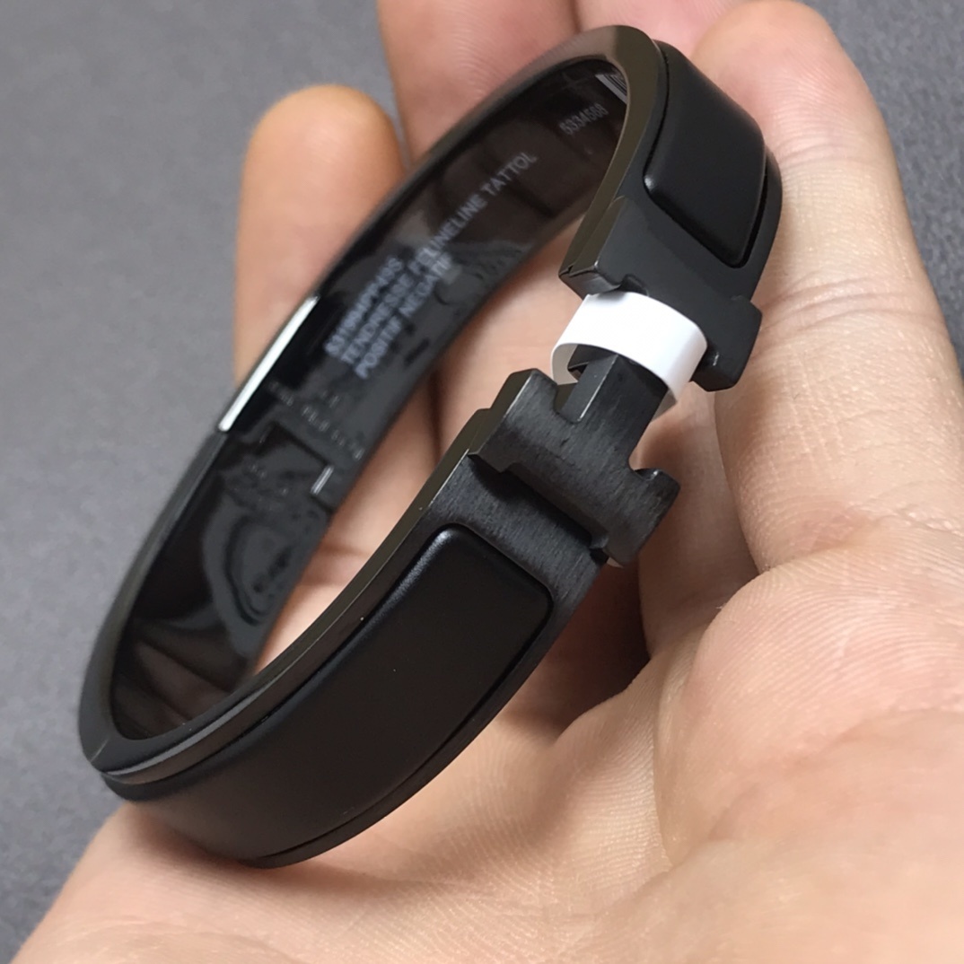 Black Titanium Premium Bracelet – Sleek & Modern